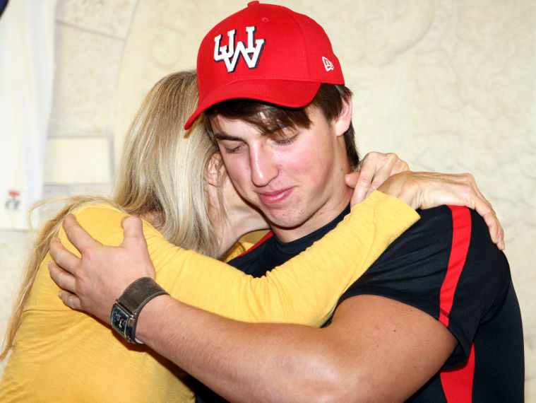 Hardy signs with Incarnate Word